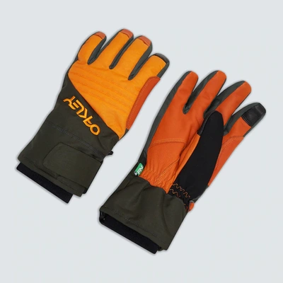Shop Oakley Tnp Snow Glove In Orange