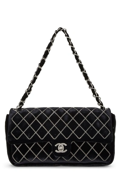 Pre-owned Chanel 2007 East West Flap Shoulder Bag In Black