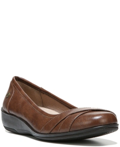Lifestride Loyal Womens Slip On Casual Flats In Dark Tan