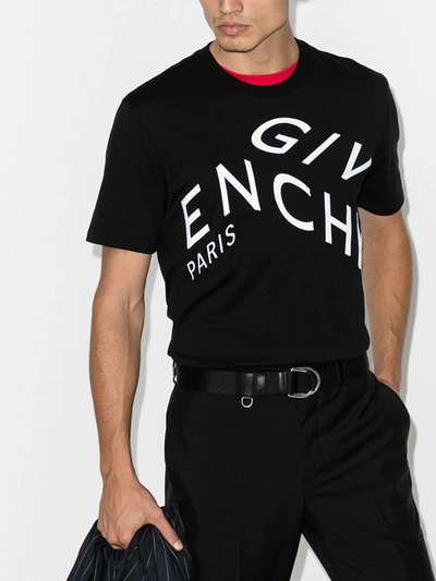 Shop Givenchy T-shirt Mit Logo-stickerei In Schwarz