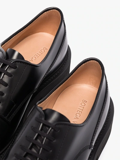 Shop Bottega Veneta Derby-schuhe In Schwarz