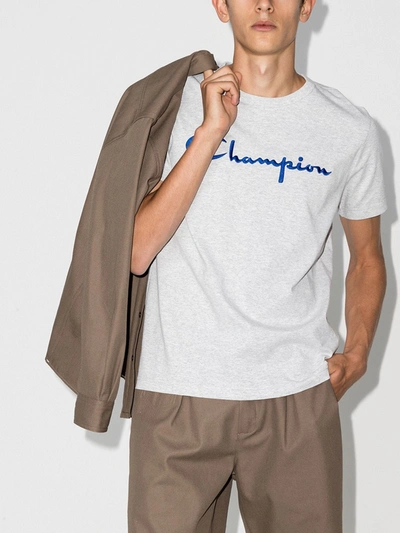 Shop Champion T-shirt Mit Logo-stickerei In Grau