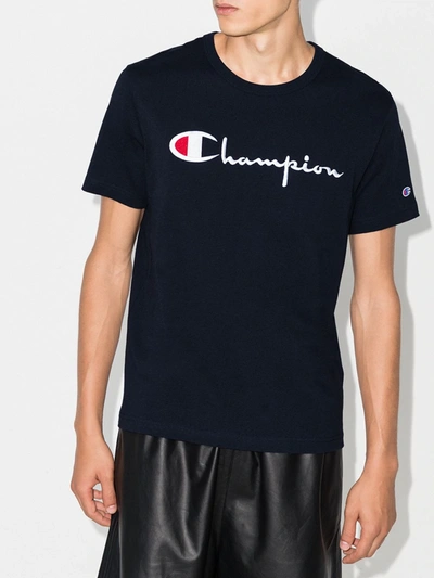 Shop Champion T-shirt Mit Logo-stickerei In Blau