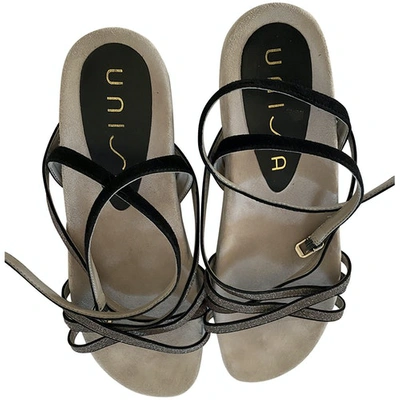 Pre-owned Unisa Leather Sandal In Black