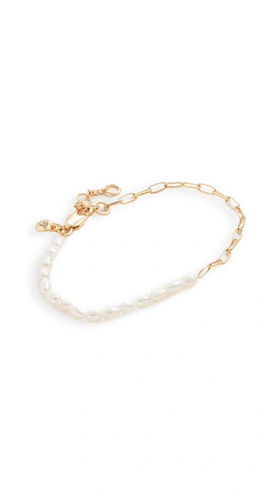 Shop Madewell Part Time Pearl Bracelet In Freshwater Pearl