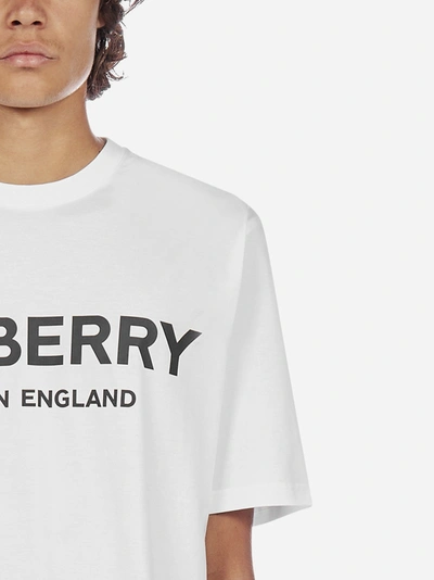 Shop Burberry T-shirt In Cotone Con Logo In White
