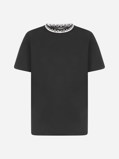 Shop Versace T-shirt In Cotone Con Logo Sul Colletto In Black