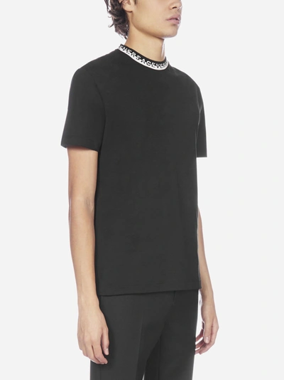 Shop Versace T-shirt In Cotone Con Logo Sul Colletto In Black