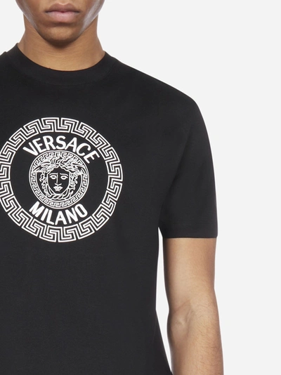 Shop Versace T-shirt In Cotone Con Logo-medusa