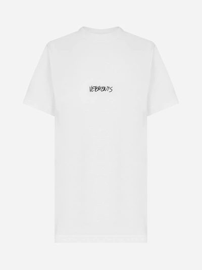 Shop Vetements T-shirt Oversize In Cotone Con Logo
