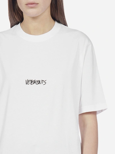 Shop Vetements T-shirt Oversize In Cotone Con Logo