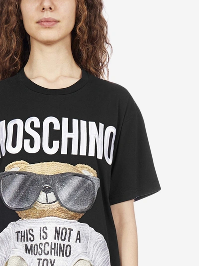 Shop Moschino T-shirt Oversize In Cotone Con Stampa E Logo