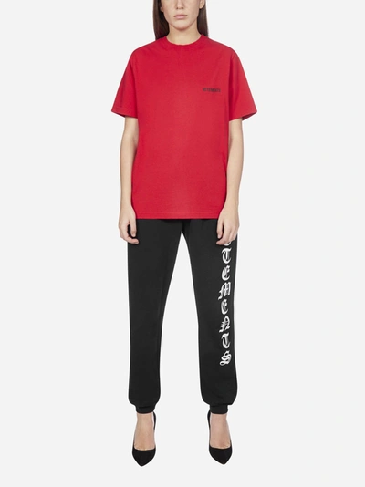 Shop Vetements T-shirt Oversize In Cotone Con Logo In Red