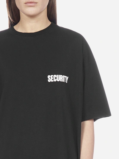Shop Vetements T-shirt Security Oversize In Cotone