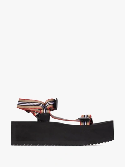 Shop Burberry Gestreifte Plateau-sandalen In Schwarz