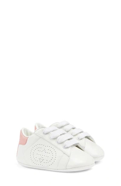 Shop Gucci Ace Crib Shoe In Great White/ Pink