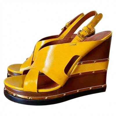 Pre-owned Marc By Marc Jacobs Yellow Patent Leather Sandals