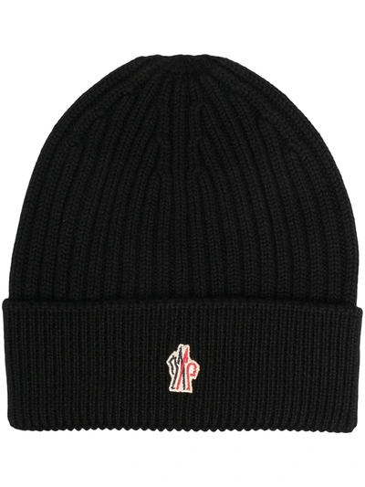 Shop Moncler Embroidered Logo Beanie In Schwarz