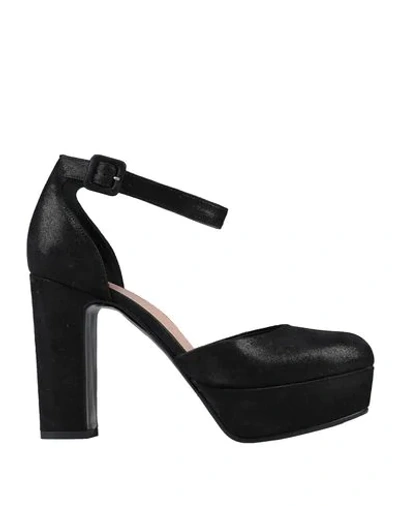 Shop Chantal Pumps In Black