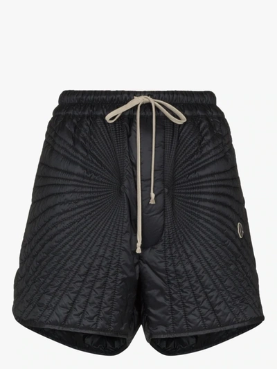 Shop Moncler Gesteppte Shorts In Schwarz