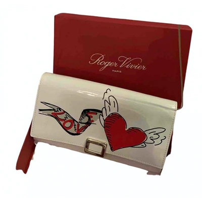 Pre-owned Roger Vivier Patent Leather Clutch Bag In White