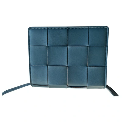 Pre-owned Bottega Veneta Cassette Leather Crossbody Bag In Blue