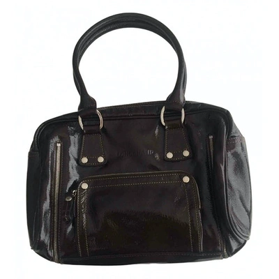 Pre-owned Longchamp Légende Patent Leather Handbag In Brown
