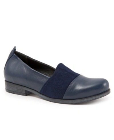 Shop Bueno Women's Isabelle Casual Slip-on Shoes Women's Shoes In Navy