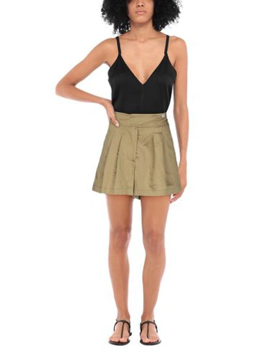 8pm Woman Shorts & Bermuda Shorts Military Green Size L Viscose, Linen In Green