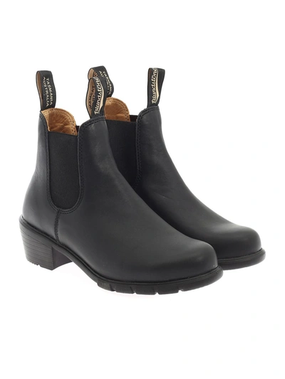 Blundstone Ankle Boot With Elastic Inserts In Black In Black