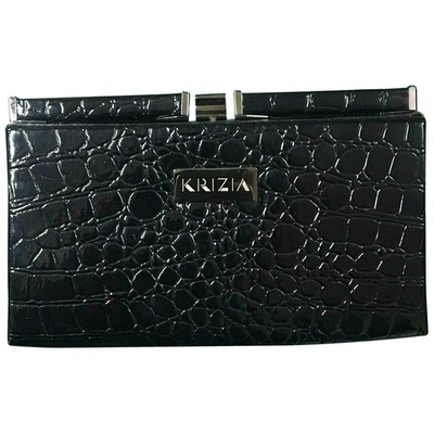 Pre-owned Krizia Patent Leather Clutch Bag In Black