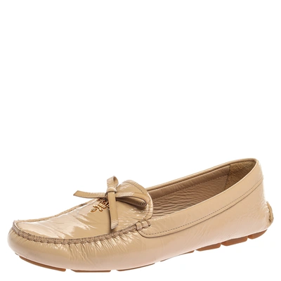 Pre-owned Prada Beige Patent Leather Bow Loafers Size 39