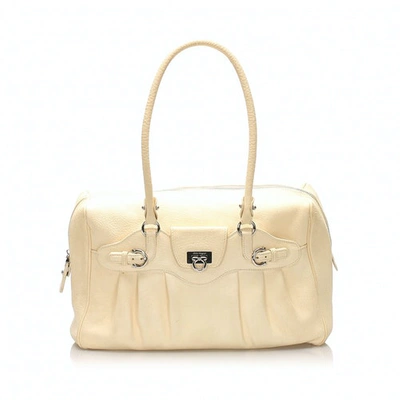Pre-owned Ferragamo White Leather Handbag