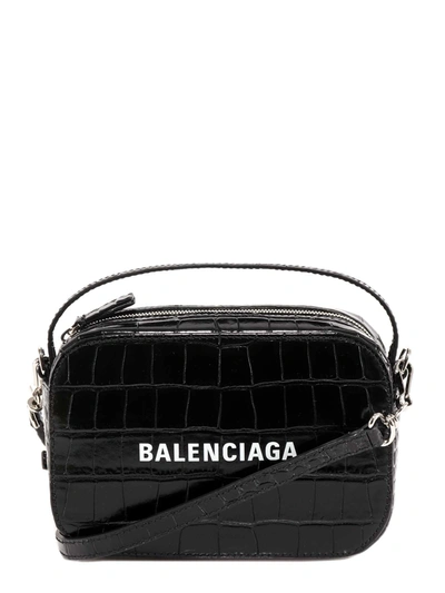 Shop Balenciaga Everyday Shoulder Bag In Black