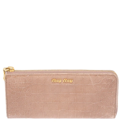 Pre-owned Miu Miu Beige Croc Embossed Patent Leather Zip Around Wallet