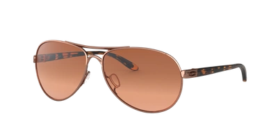 Shop Oakley Woman Sunglasses Oo4079 Feedback In Vr50 Brown Gradient