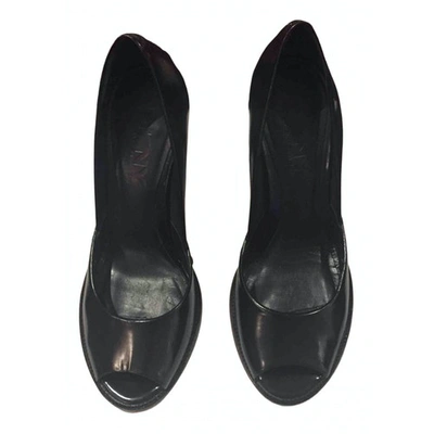 Pre-owned Dkny Leather Heels In Black