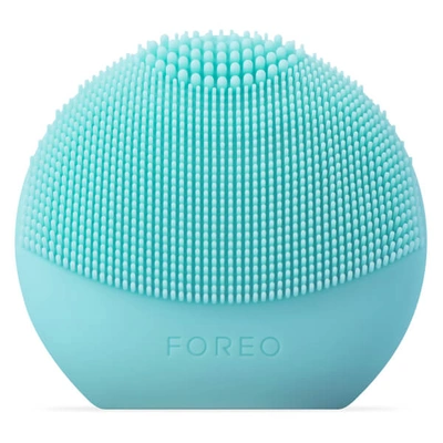 Shop Foreo Luna Fofo Facial Brush With Skin Analysis (various Shades) - Mint