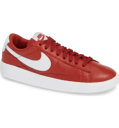 Nike Blazer Low Se Sneaker In Dune Red/ White-dune Red