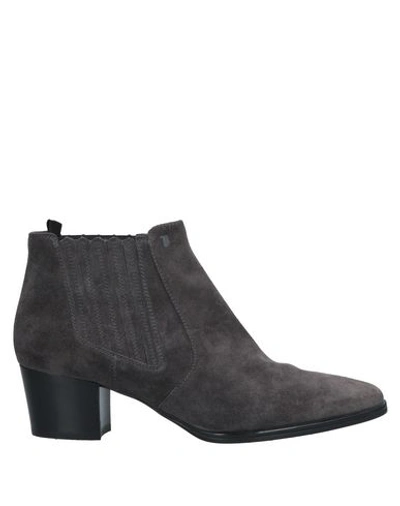 Tod's Ankle Boots In Grey