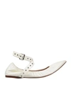 Valentino Garavani Ballet Flats In Ivory