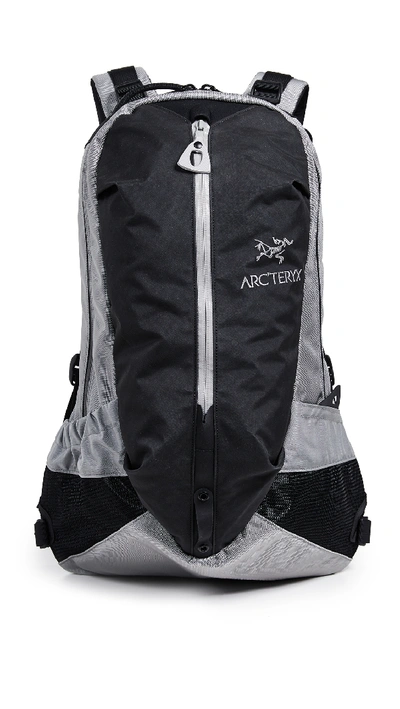 Arc'teryx Arro 22 Backpack In Silva