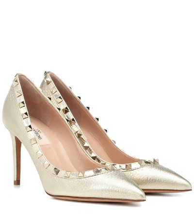 Valentino Garavani Rockstud Leather 100mm Pumps, Ivory In Gold