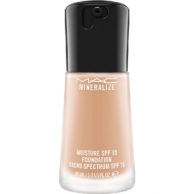 Mac Light Reflecting Mineralize Moisture Foundation Nw20