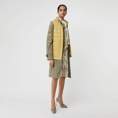 Burberry Faux Shearling Collar Lightweight Quilted Gilet In Yellow Quartz