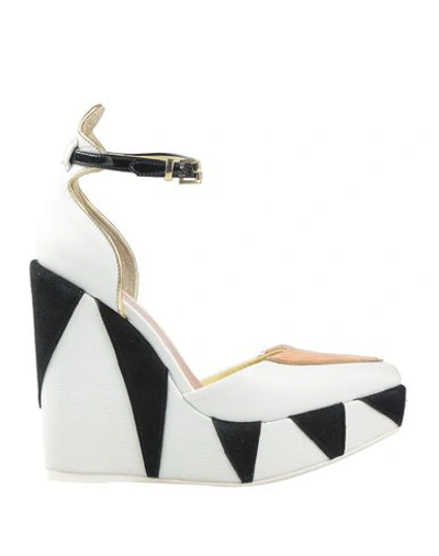 Casamadre Pump In White