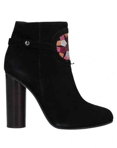 Susana Traca Ankle Boot In Black