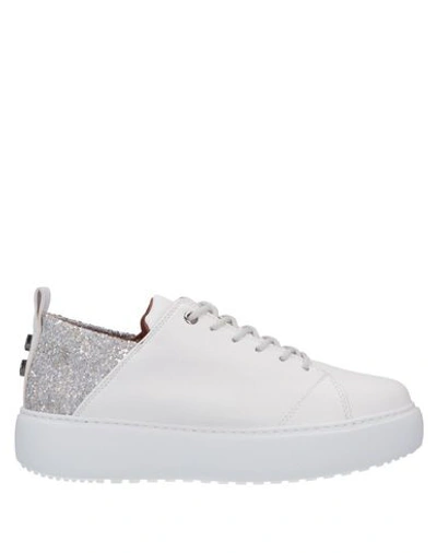 Alexander Smith Sneakers In White