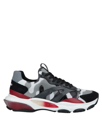 Valentino Garavani Sneakers In Black