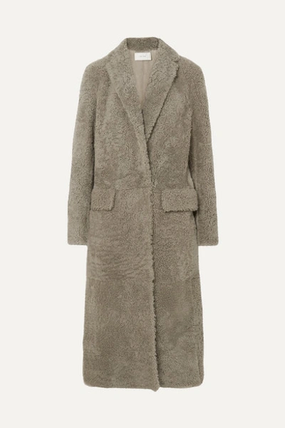 The Row Muto Belted Shearling Coat In Gray